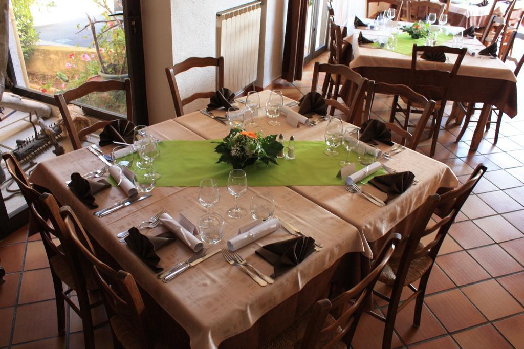 Logis Hotel Restaurant Le Flamant Rose Camargue Albaron Екстер'єр фото