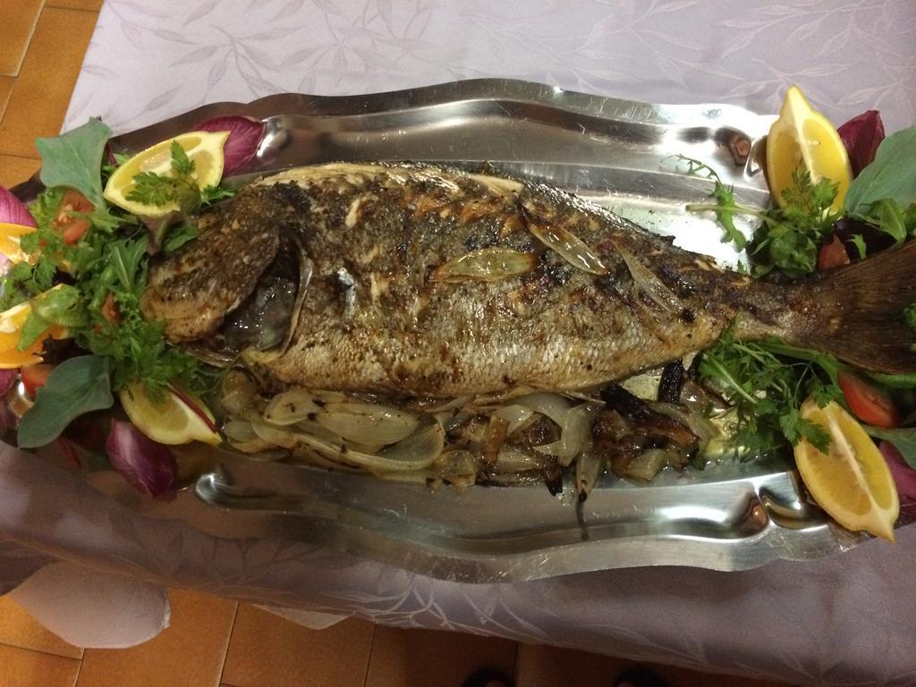 Logis Hotel Restaurant Le Flamant Rose Camargue Albaron Екстер'єр фото