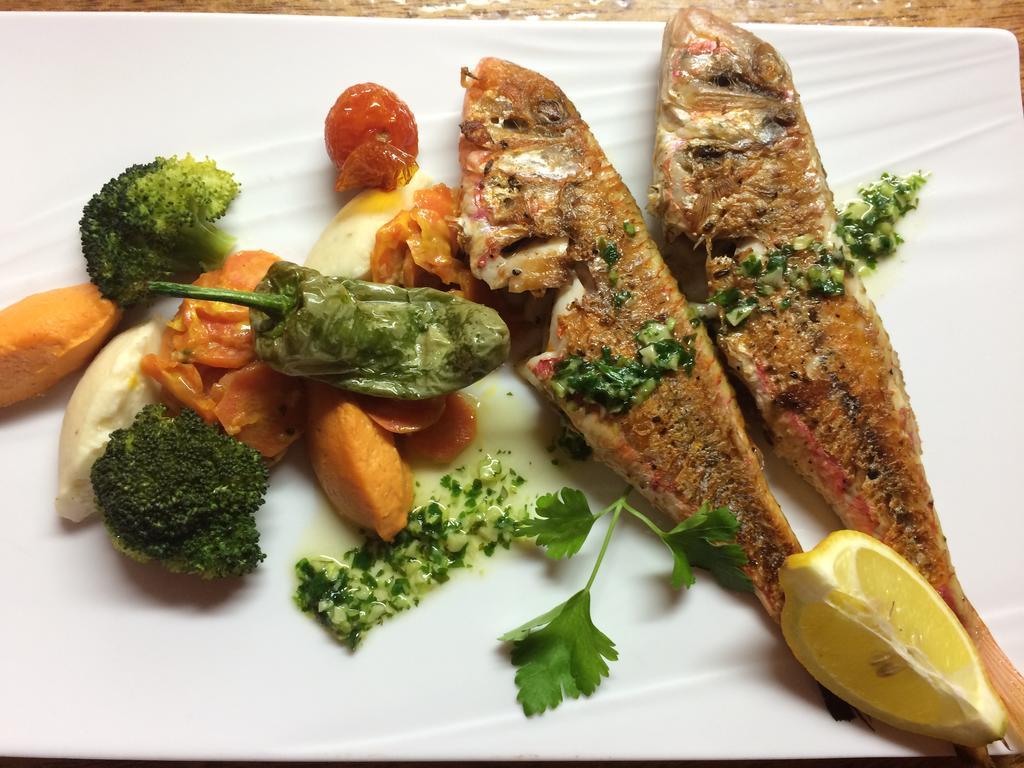 Logis Hotel Restaurant Le Flamant Rose Camargue Albaron Екстер'єр фото